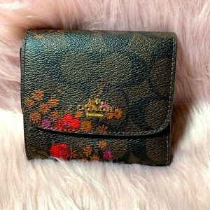 Coach 3 fold wallet with the C logo and seasonal print.